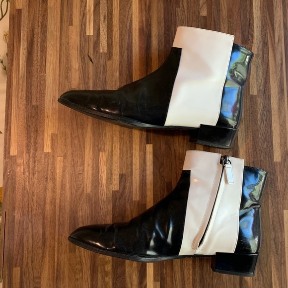 Roger Vivier Patent Leather Ankle Boots - Picture 4 of 12